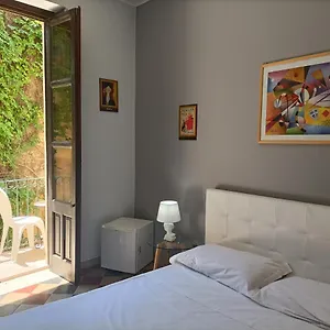 Bed & Breakfast Ortigia Basic -locazione Turistica, Syracuse